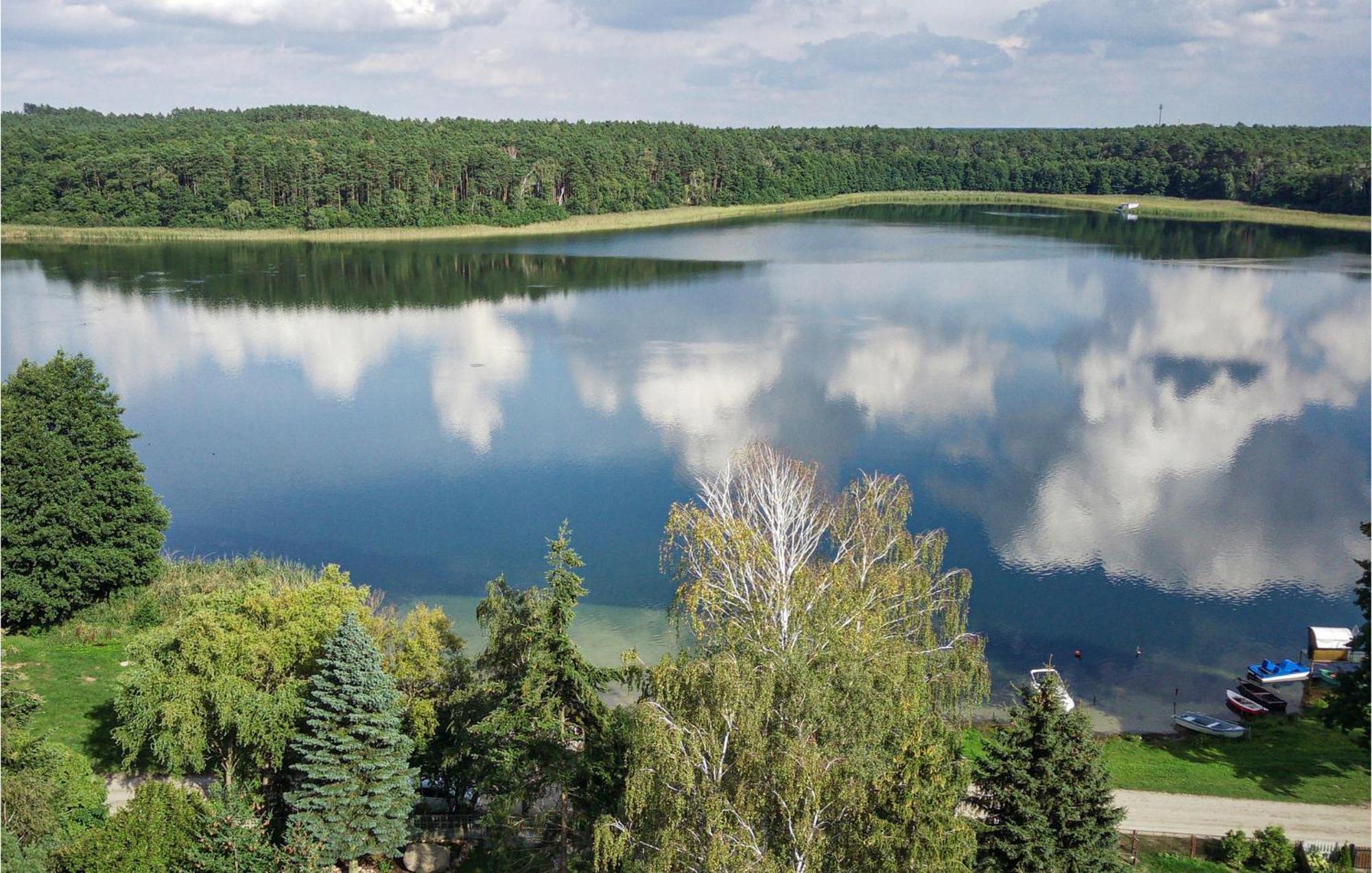 Awesome Home In Boruja With Lake View Exteriér fotografie